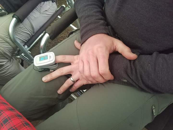 Finger pulse oximeter